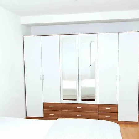 Апартаменты Charmante Moderne 3,5 Zkb-wohnung *